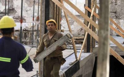 Un informe de la UBA identificó por qué el crecimiento económico anunciado por el Gobierno sigue sin impactar en la creación de empleo