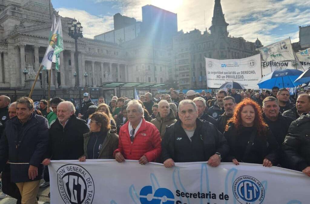 Yasky celebró la movilización al Congreso por los jubilados: «Ninguna lucha va a poder ser aislada y dividida como quiere el gobierno»