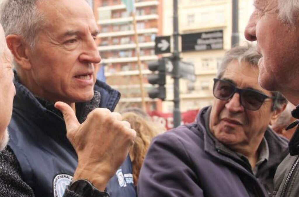 La CGT marchó junto a los jubilados y Jorge Sola anticipó la marcha federal y apuntó contra el Gobierno: «Es un proyecto económico de exclusión de una gran cantidad de gente»