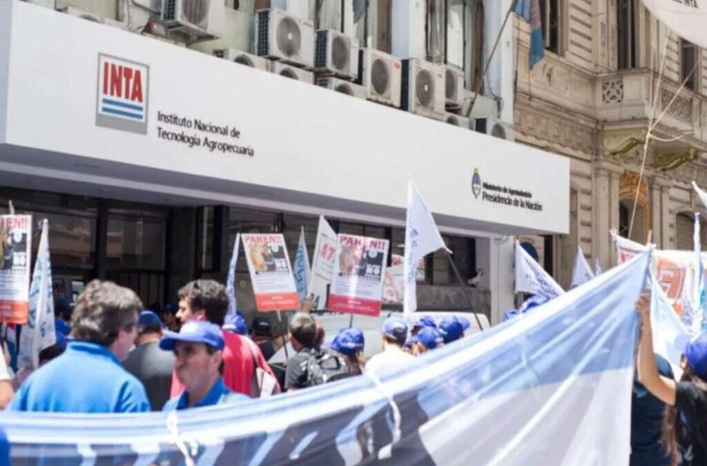 Gremios denuncian un “gran negocio inmobiliario” detrás del desguace del INTA
