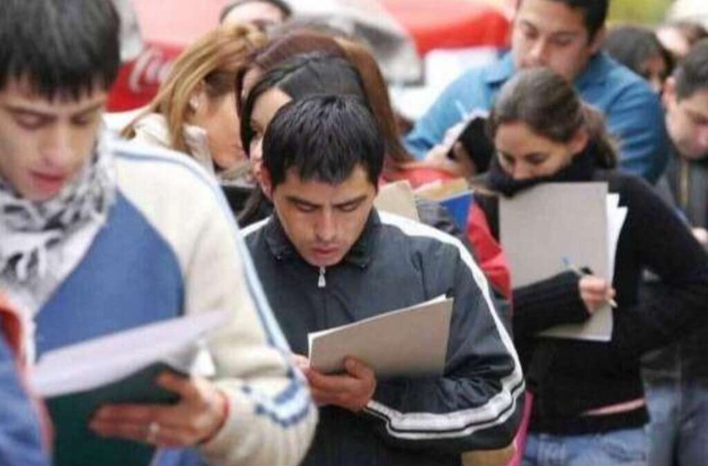 Tres de cada 10 jóvenes argentinos están desocupados y casi la mitad vive en condiciones de vulnerabilidad