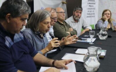 Docentes y nodocentes universitarios reclamaron casi 30% de aumento y la defensa del sistema científico