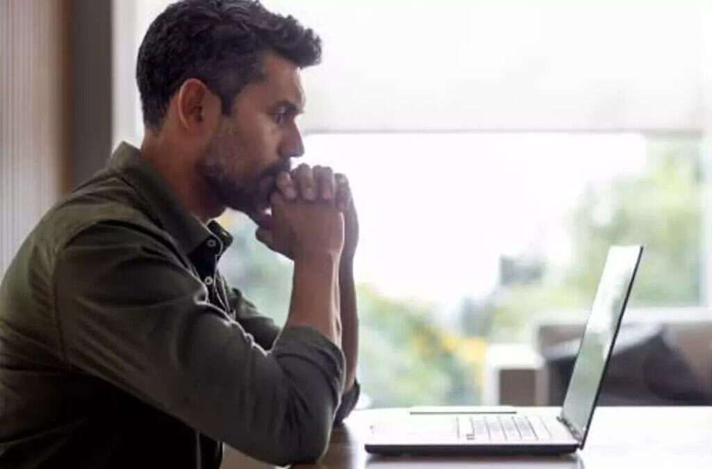 La caída del empleo no se frena: en un año se perdieron 141.700 puestos registrados