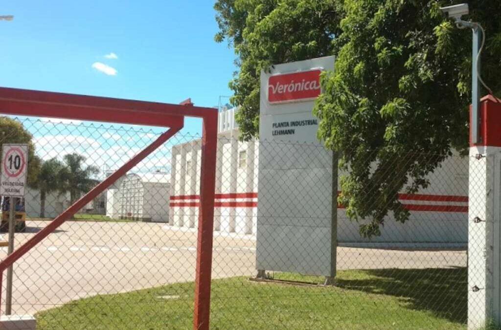 Lácteos Verónica: parada desde enero, debe sueldos e indemnizaciones y denuncian vaciamiento