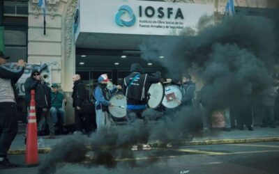 Crisis de la seguridad social: 1.200.000 personas se quedaron sin cobertura y tensionan el sistema público