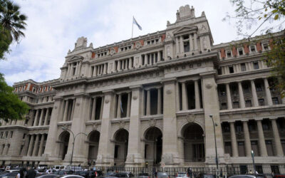 La Corte Suprema revocó un fallo laboral que había multiplicado una indemnización por fuera de lo reclamado por el trabajado