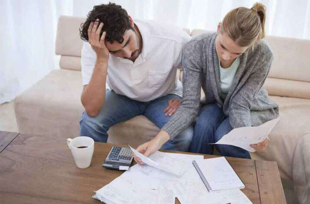 Familias endeudadas: el 87% de los trabajadores estatales debe plata y muchos tienen dos empleos