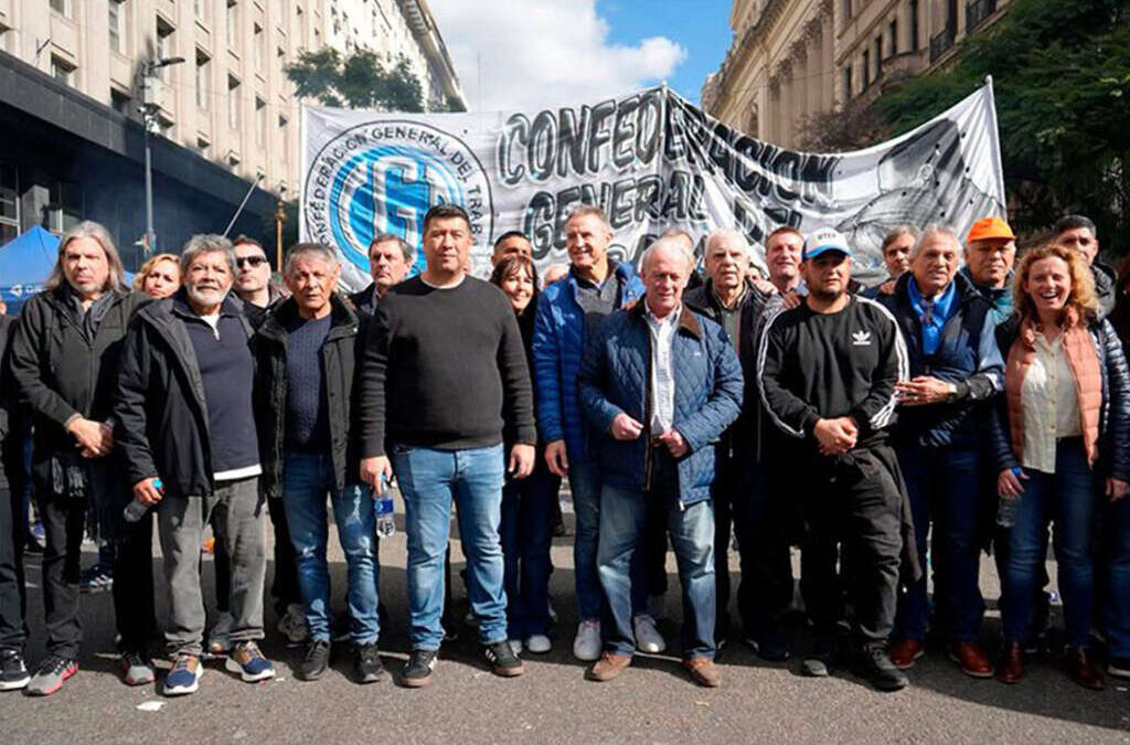 SAN CAYETANO: La CGTRA, la CATT y FEMPINRA, las CTA, marcharon por “Paz, Pan, Tierra, Techo y Trabajo”