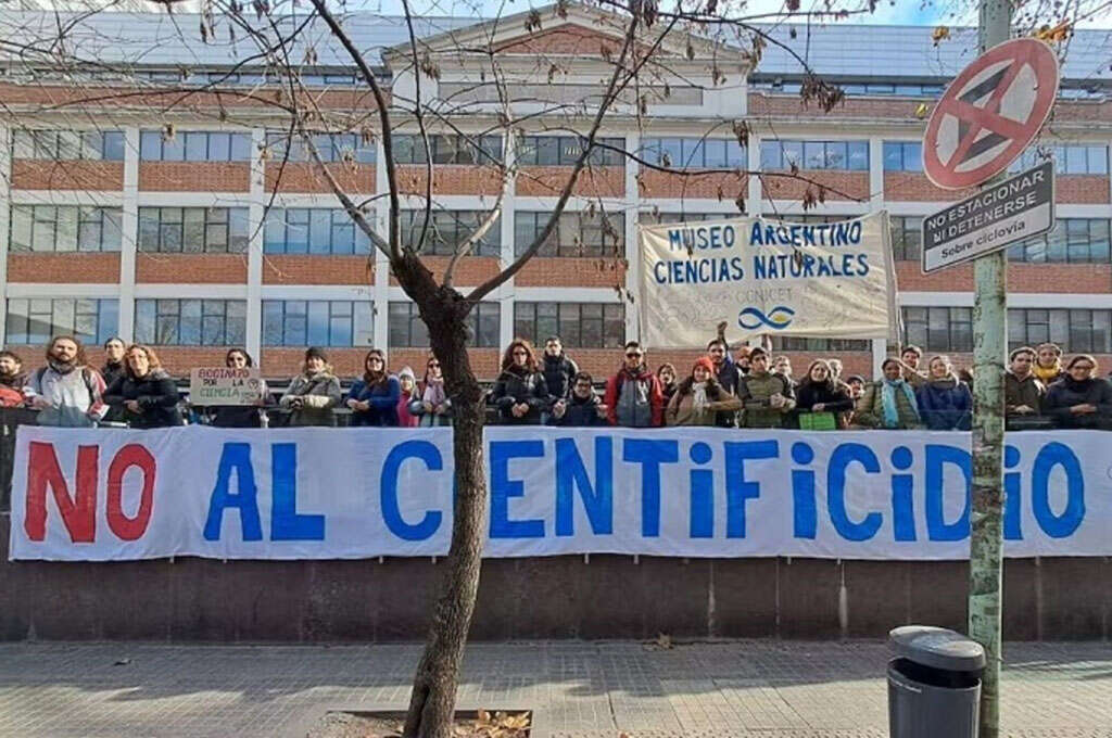 Científicos del Conicet convocan a ir al Obelisco con la camiseta de la Selección argentina