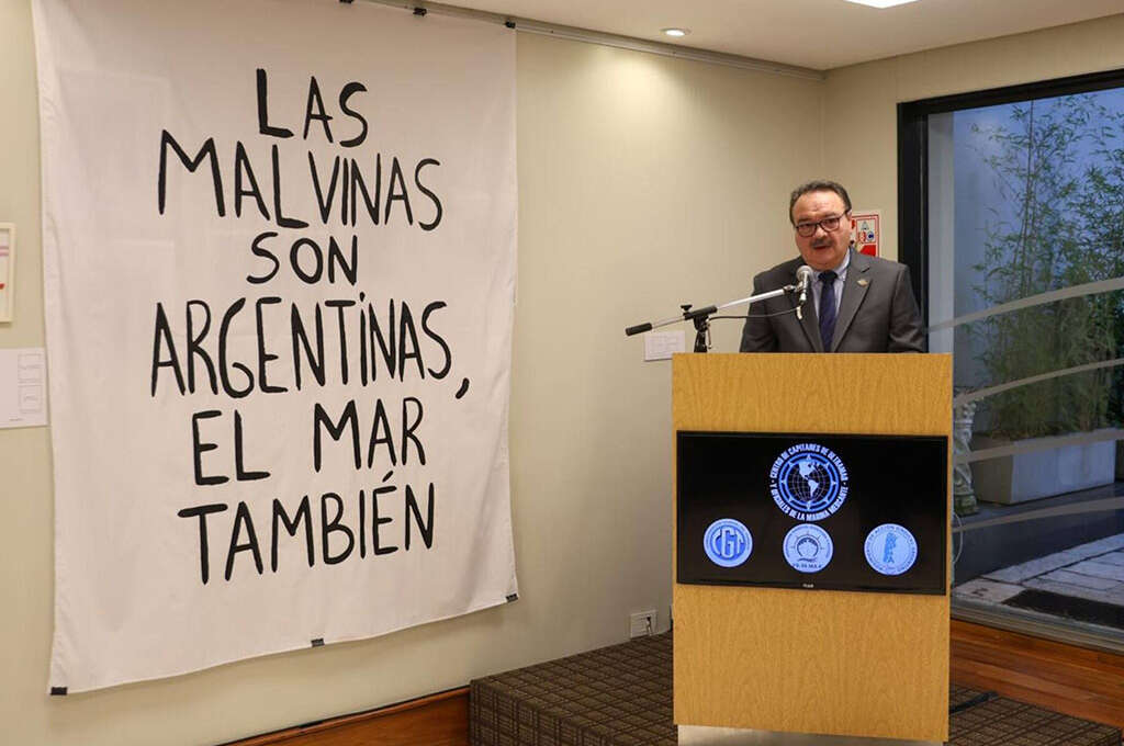 Capacitación y defensa de la marina mercante en la agenda del Centro de Capitanes Capacitación y defensa de la marina mercante en la agenda del Centro de Capitanes