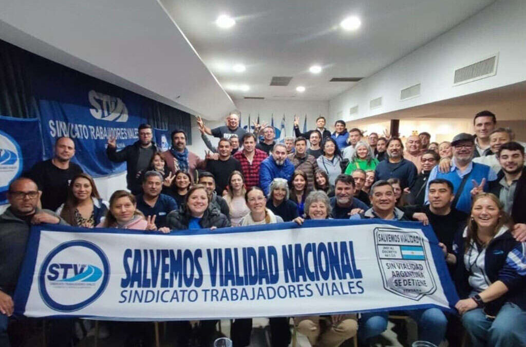 Trabajadores de Vialidad Nacional dicen que Caputo «está timbeando» billones que por ley deben ser para arreglar rutas