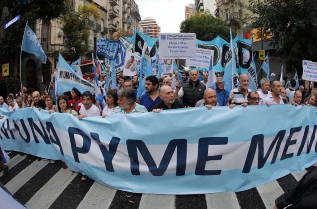Marcha de pymes a Plaza de Mayo para reclamar una ley de emergencia