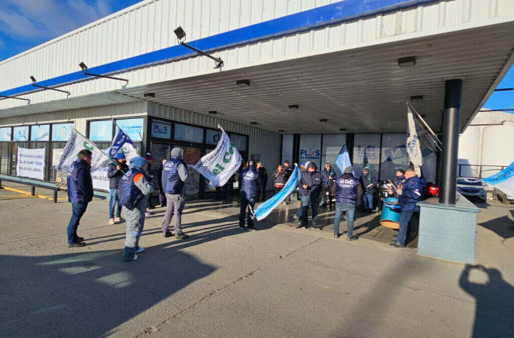 Rivarola confirmó despidos en La Anónima y advirtió que la crisis del comercio responde al parate de la industria