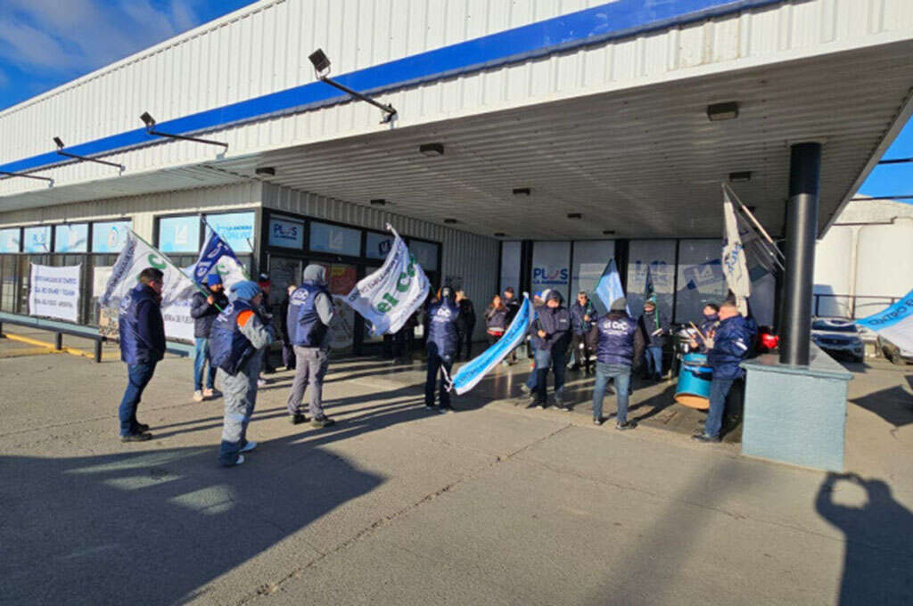 Rivarola confirmó despidos en La Anónima y advirtió que la crisis del comercio responde al parate de la industria