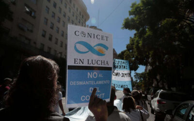 Los salarios en ciencia y tecnología volvieron a perder contra la inflación, en julio, y ya acumulan un 40,5% de derrumbe desde que asumió Milei