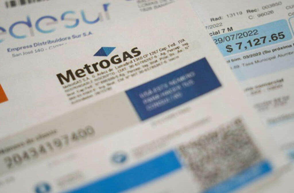 El peso de las tarifas en los salarios se duplicó desde 2023 y los trabajadores tienen cada vez menos ingreso disponible