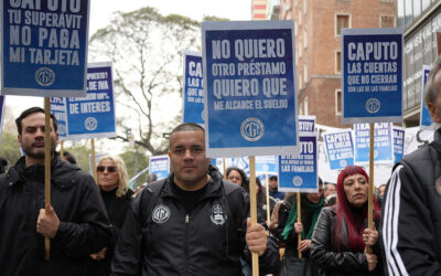 Regulación de tasas, auxilio a Pymes y programa de refinanciación: los reclamos concretos de la CGT a Luis Caputo por los niveles de endeudamiento familiar