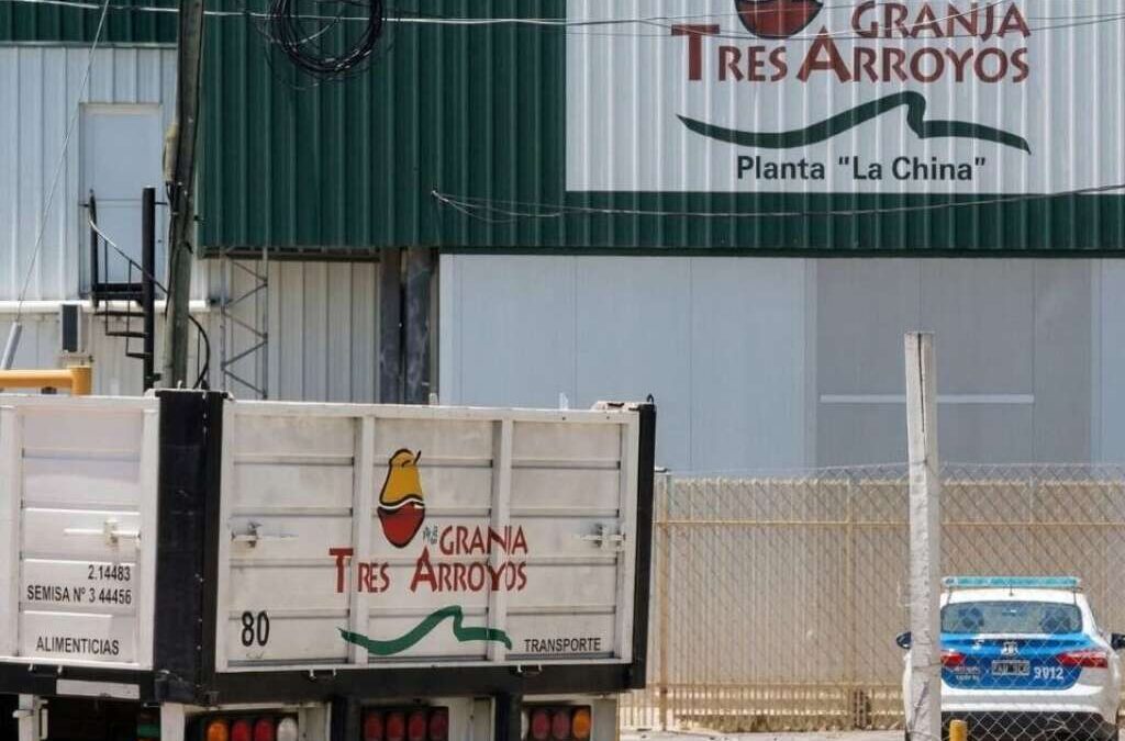 Granja Tres Arroyos: los gremios rechazaron las indemnizaciones del 50% y exigen la reincorporación de los trabajadores