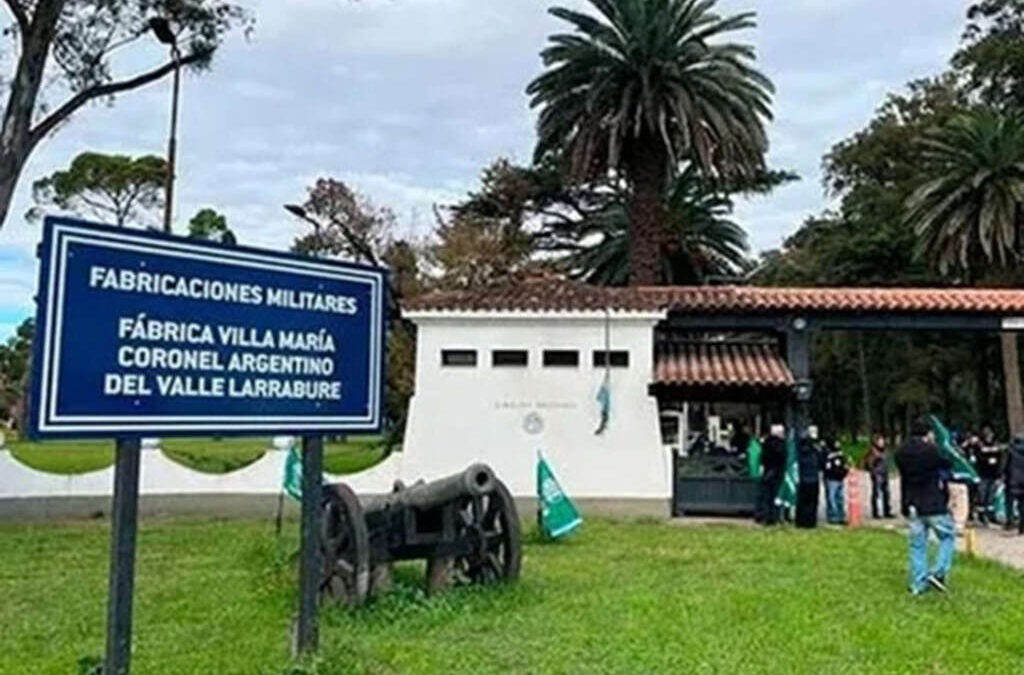 ATE ALERTA POR LOS EMPLEOS PRIVADOS EN FABRICACIONES MILITARES QUE PODRIAN MANEJAR EL PERSONAL DURANTE HASTA 35 AÑOS