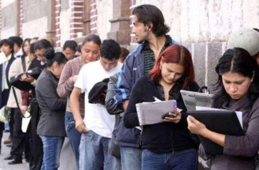 Con un mercado laboral debilitado, casi la mitad de los hogares argentinos no llega a fin de mes