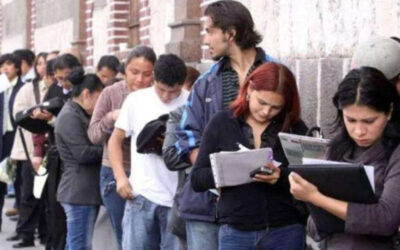 Con un mercado laboral debilitado, casi la mitad de los hogares argentinos no llega a fin de mes
