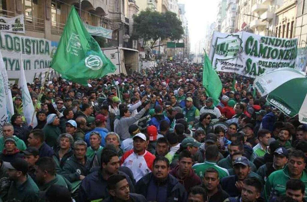 La reforma laboral baja a los convenios: el Gobierno homologó un acuerdo clave para la caja de los sindicatos
