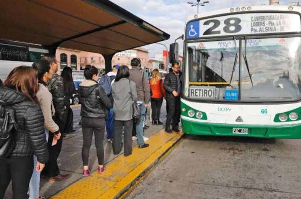 ¿Es mucho o poco? Cuánto cobrará un colectivero en septiembre de 2026 con el último acuerdo de la UTA
