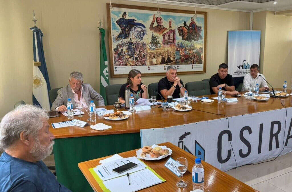 En la previa de lo que será la movilización por el Día de la Industria, los gremios del sector se reúnen y piden cuidar «a las empresas y sus trabajadores»