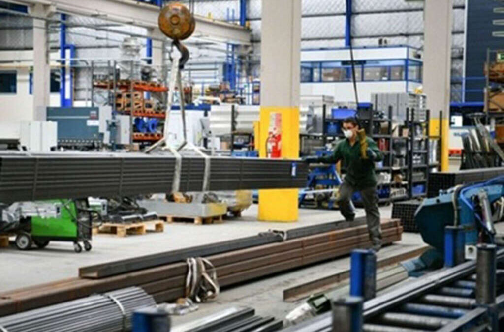LA UIA INFORMO QUE LA INDUSTRIA ACUMULO UNA CAIDA DEL 2% EN LO QUE VA DEL AÑO Y EL ESTANCAMIENTO SE EXTIENDE DESDE 2025
