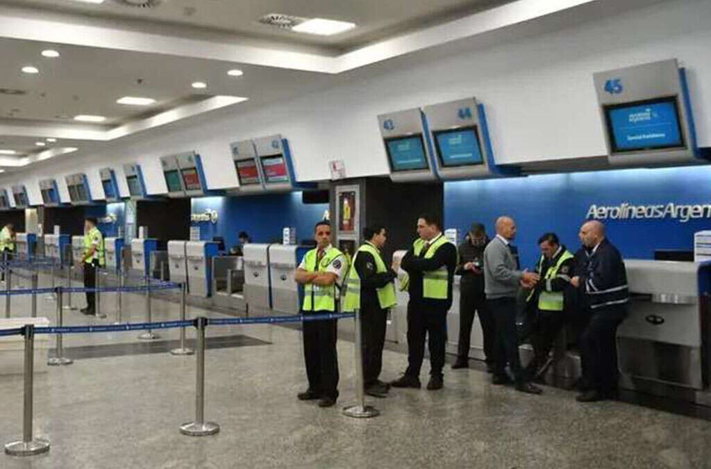 Gremios aeronáuticos rechazan oferta salarial de Aerolíneas Argentinas por “alejada de las necesidades”