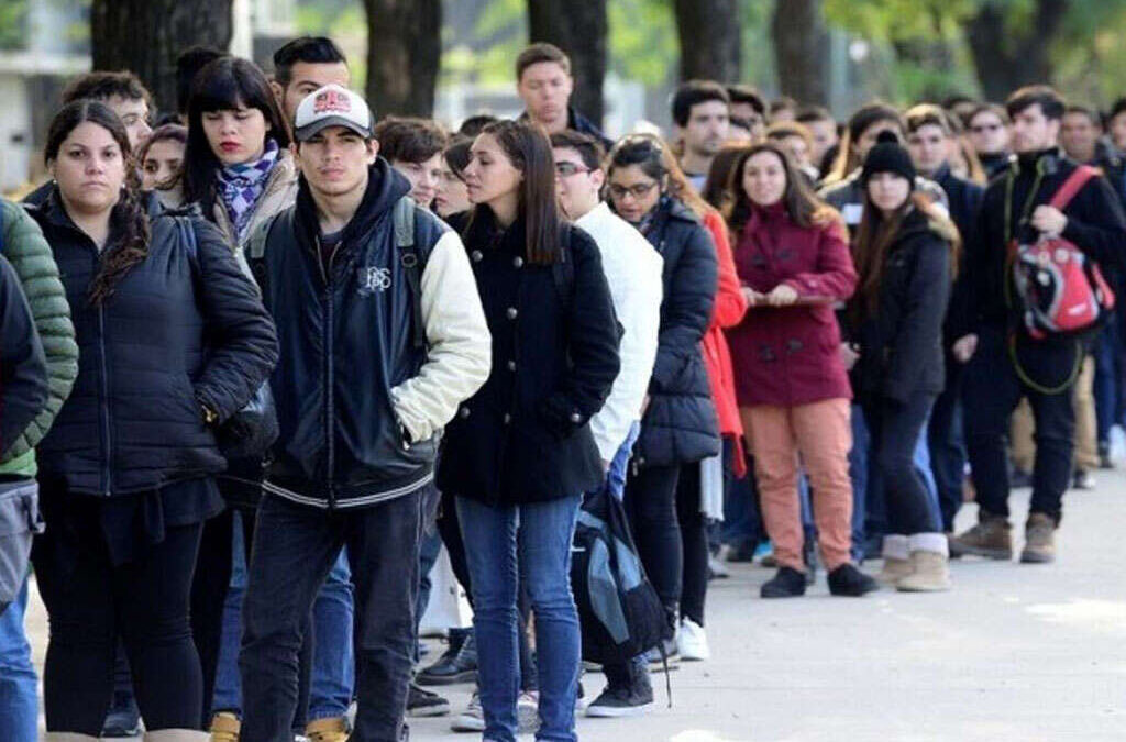 Alarmante: casi 7 de cada de 10 jóvenes argentinos están inactivos, desempleados o trabajan en la informalidad