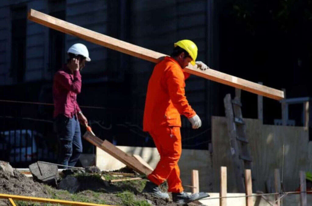 Precarización laboral: en 2026, el 80% de los nuevos puestos laborales creados son informales