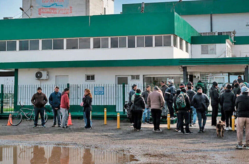 Granja Tres Arroyos paralizó otra planta “hasta nuevo aviso” y con señales de cierre definitivo