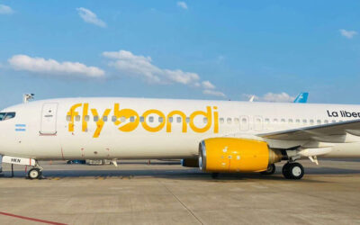Flybondi avanza en un plan de reconversión, entre miles de reclamos de trabajadores y pasajeros