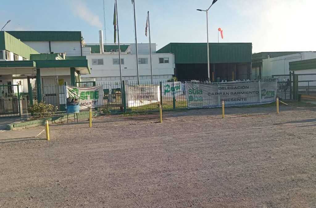Pandemia de despidos en Granja Tres Arroyos: desvinculó a 1.000 trabajadores de tres plantas bonaerenses en dos días