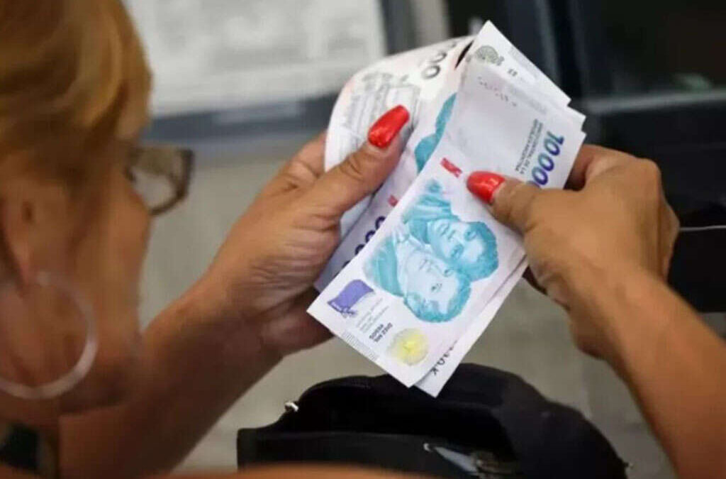 Más de la mitad de los hogares argentinos está en la clase baja y el 21% permanece en la pobreza