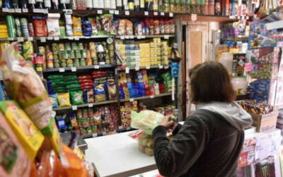 Comercios: la gente apela cada vez más a ofertas y promociones, y una de cada tres compras es de productos rebajados