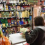 Comercios: la gente apela cada vez más a ofertas y promociones, y una de cada tres compras es de productos rebajados