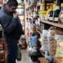 En los barrios populares de todo el país, el 97% de las deudas son para comprar comida