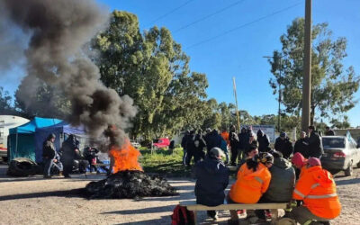 Despidos y suspensiones en minería: Galasur, con las puertas cerradas y custodia policial