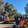 Despidos y suspensiones en minería: Galasur, con las puertas cerradas y custodia policial