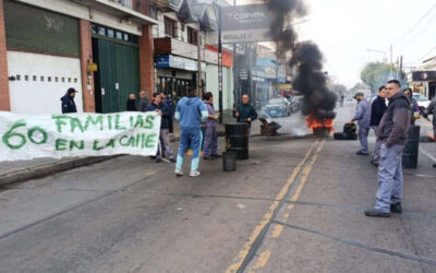 “El gobierno nos pasó por arriba”: trabajadores de una metalúrgica de Lanús se manifestaron para exigir el cobro de dos meses de sueldo y el medio aguinaldo