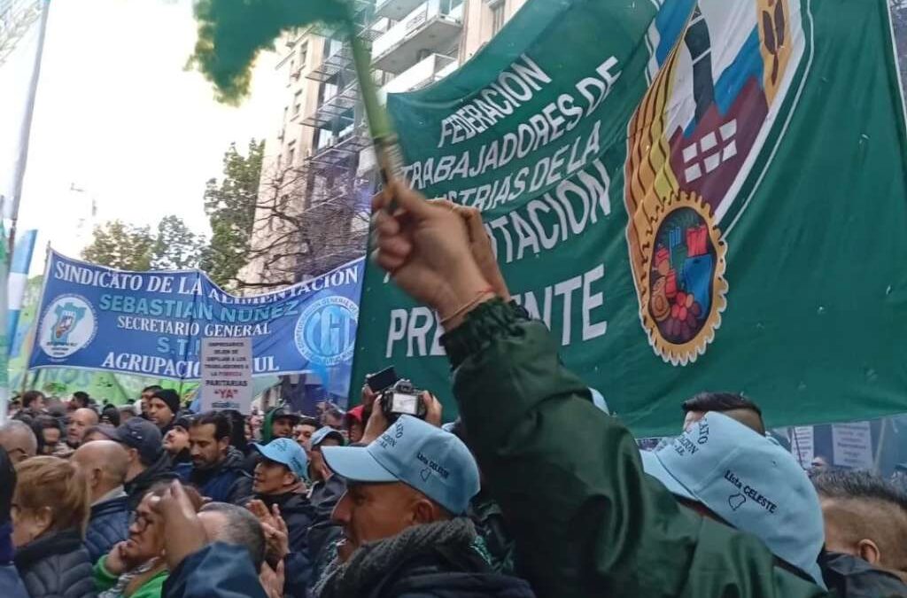 Granja Tres Arroyos: Alimentacion marchan a Trabajo en defensa de 7.000 puestos de trabajo y exige la intervención del Estado