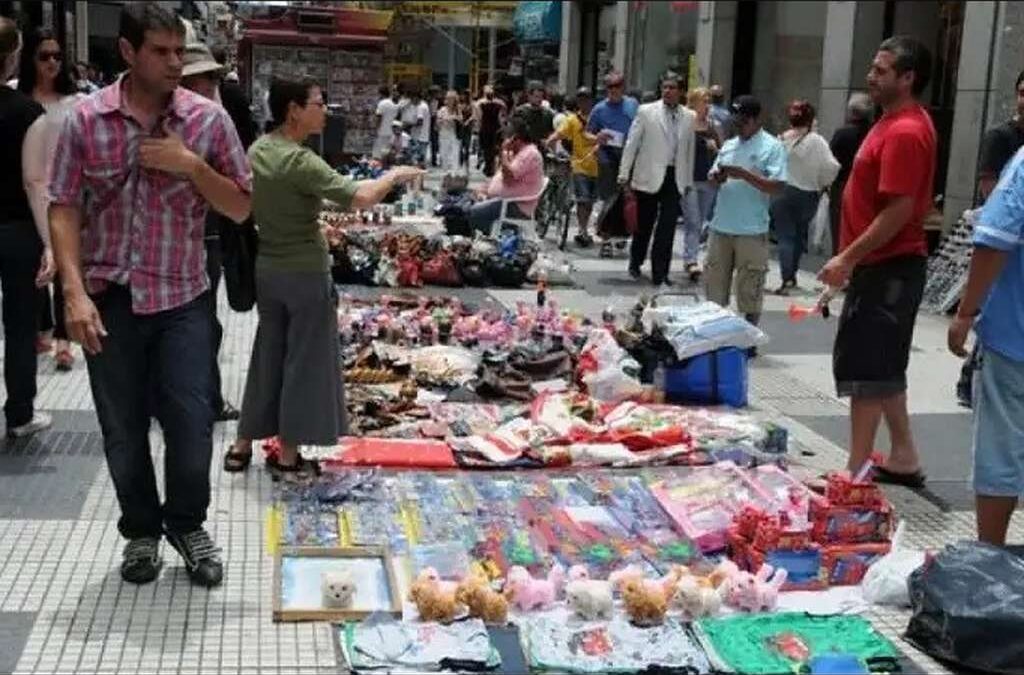 La reconversión de Milei para los trabajadores: 350.000 dejaron puestos registrados e ingresaron en la informalidad