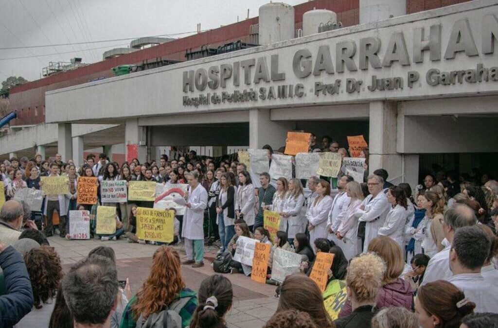 Abrazo al Garrahan para que el Gobierno no deje caer la Ley de Emergencia en Salud Pediátrica sin cumplirla