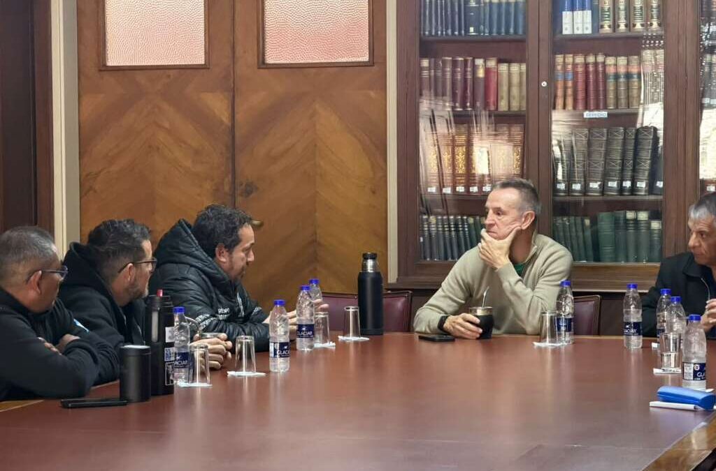 El Sindicato del Neumático se reunió con la conducción de la CGT en Azopardo, en el marco del extenso conflicto de FATE, y le pidió un paro general activo