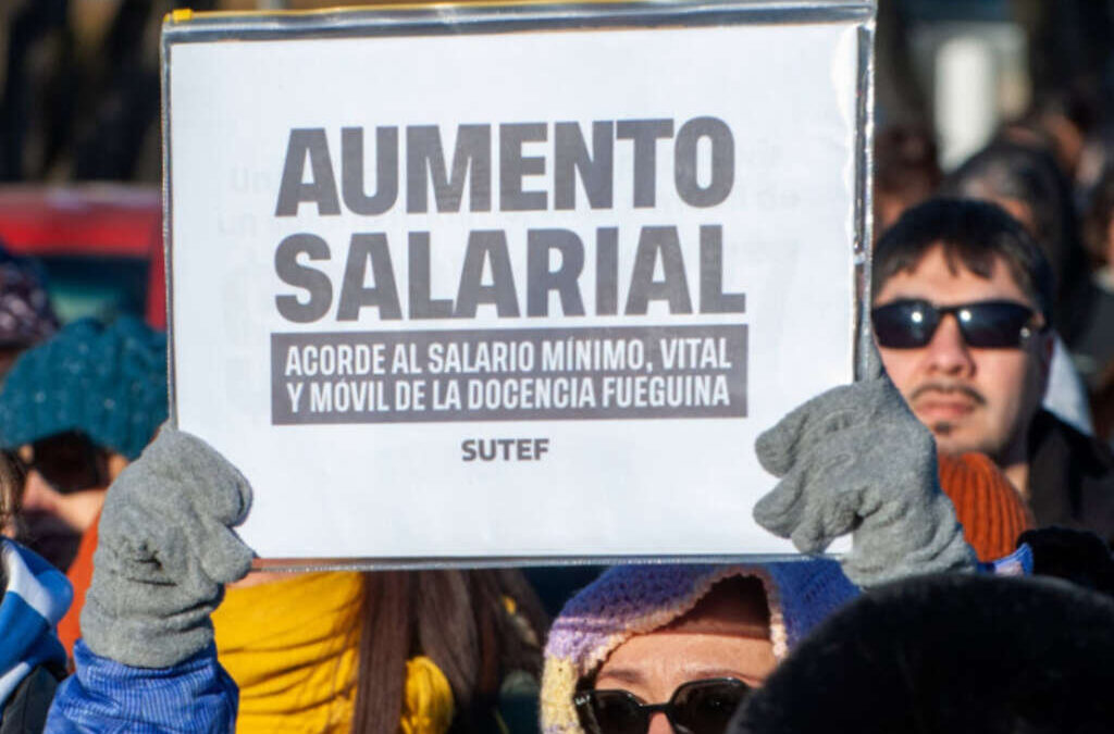 El SUTEF aceptó la oferta salarial del Ejecutivo y se levanta el paro tras 46 días de conflicto docente