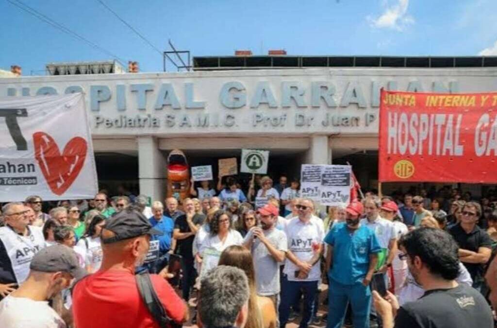 Trabajadores y profesionales del Garrrahan anuncian una “gran marea blanca” para pedir por la emergencia pediátrica