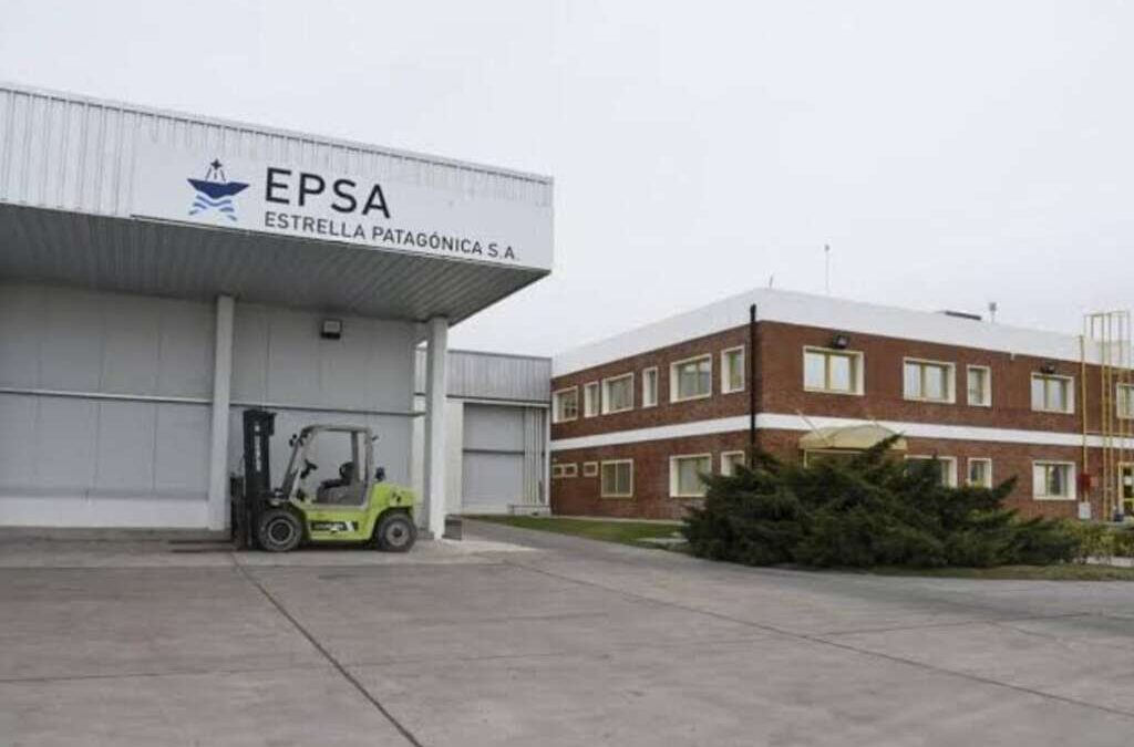 Alerta en el sector pesquero por despidos de trabajadores de planta permanente tras el final de la temporada de langostino