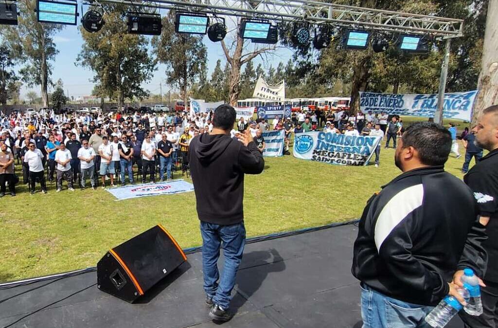 En la previa de las elecciones, Aveiro reunió a mil químicos: «Estamos de pie, firmes y organizados para defender nuestro convenio, nuestras paritarias y nuestros puestos de trabajo»